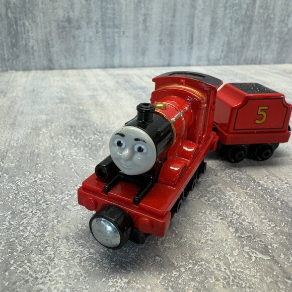 Thomas & Friends Talking James And Tender Diecast Magnetic Train Take N Play - Picture 2 of 7